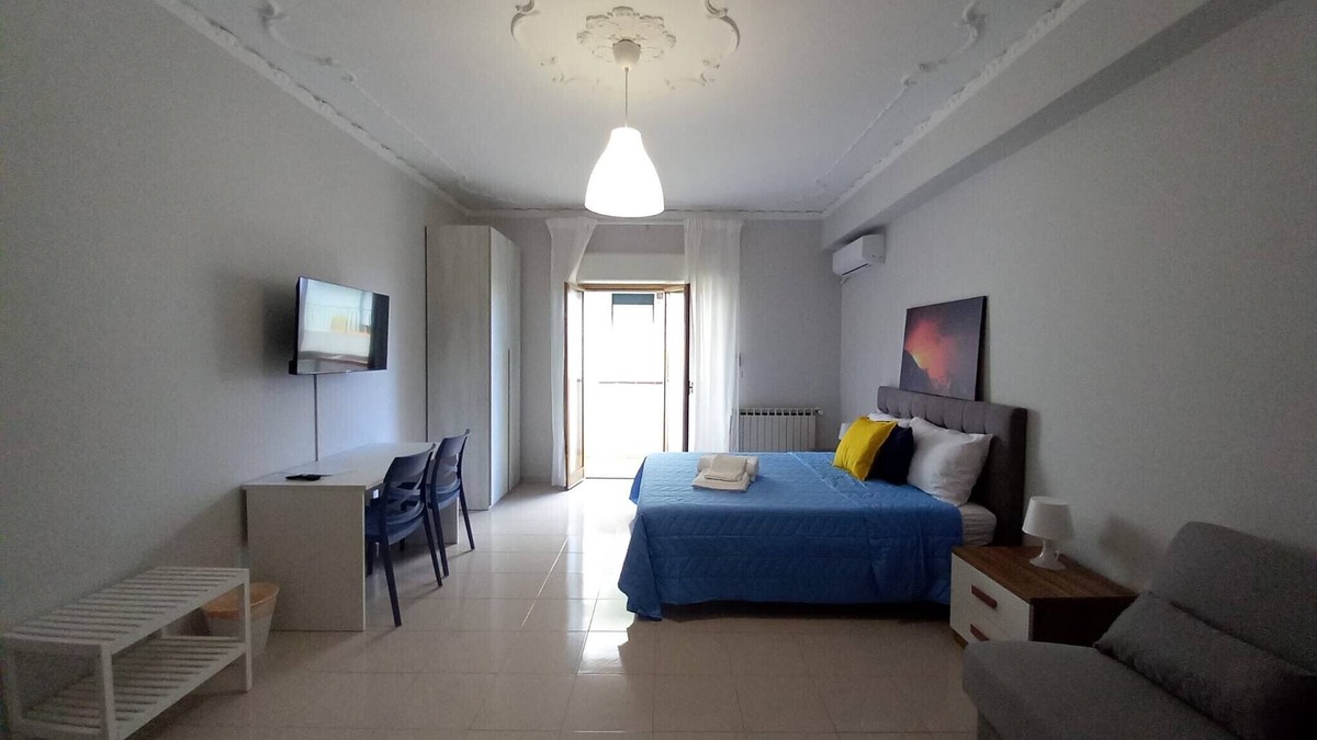 Pace del Mela Apartment | Room 'Salina' with Sea View, Wi-Fi and Air Conditioning