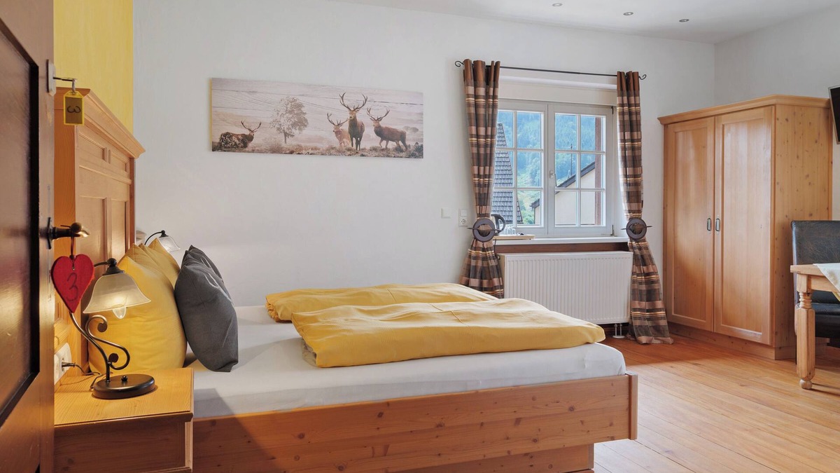 Forbach Apartment | Room 'Schwarzwald' with shared terrace, shared garden and Wi-Fi