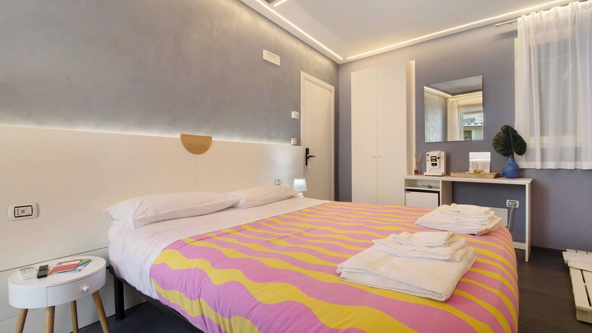 Mola di Bari Apartment | Room 'Stella Marina' with Shared Terrace, Wi-Fi and Air Conditioning
