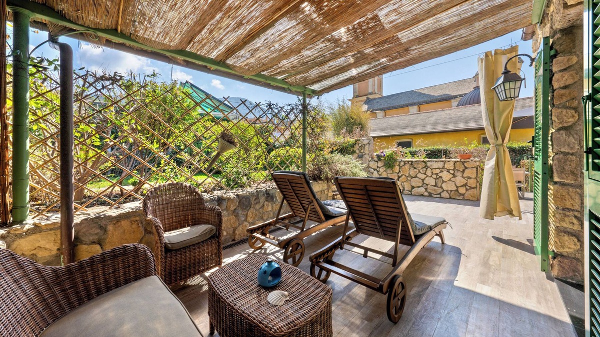 Moneglia Apartment | Room 'Stella Marina' with Private Terrace, Wi-Fi and Air Conditioning