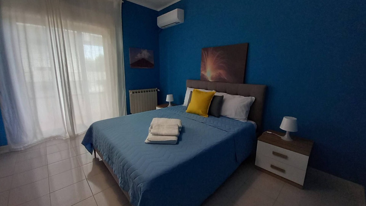 Pace del Mela Apartment | Room 'Stromboli' with Sea View, Wi-Fi and Air Conditioning