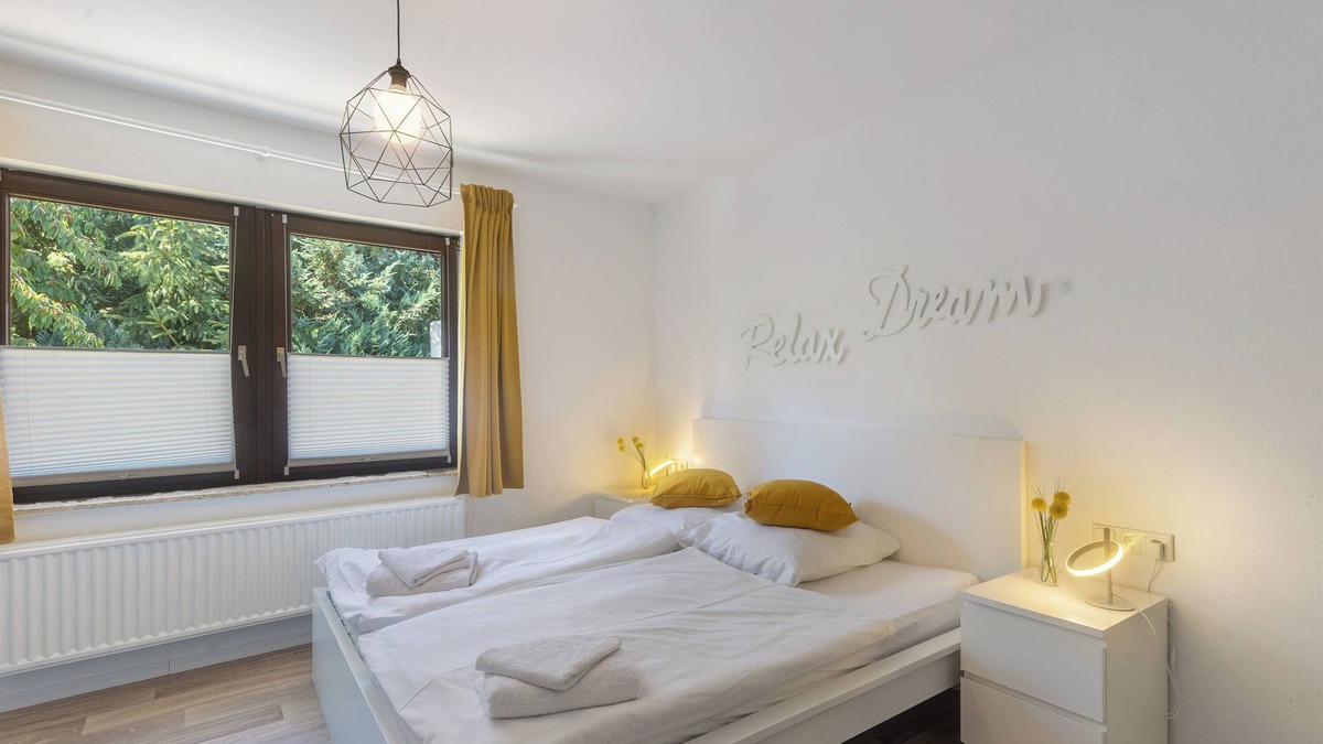 Niedenstein Apartment | Room 'Sunshine' with Shared Terrace, Shared Garden and Wi-Fi