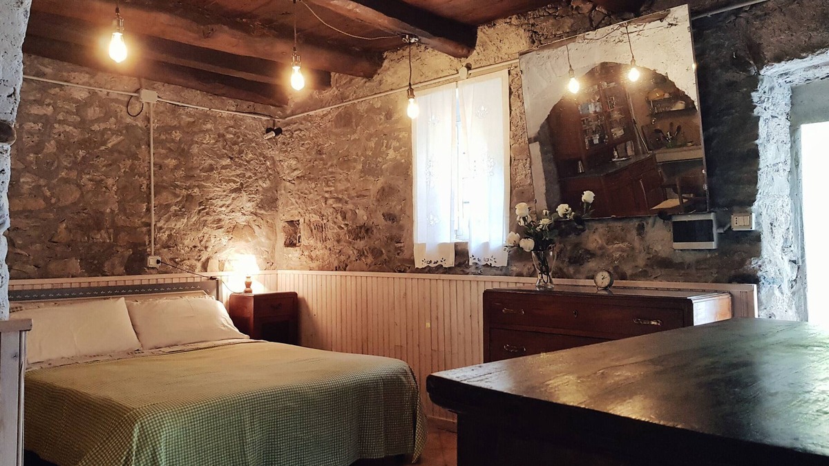Carrodano Inferiore Apartment | Room 'Taverna' with Mountain View and Shared Garden