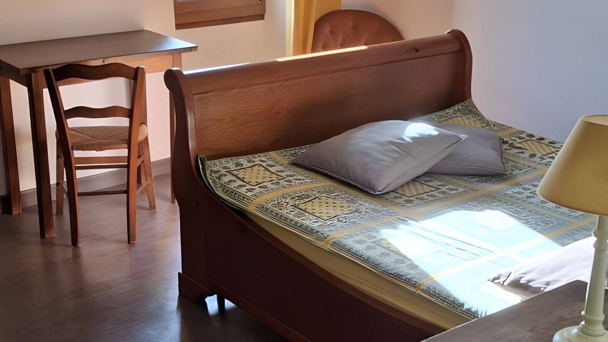 Montbrun-les-Bains Apartment | Room 'Tournesol' with Mountain View, Shared Terrace and Wi-Fi