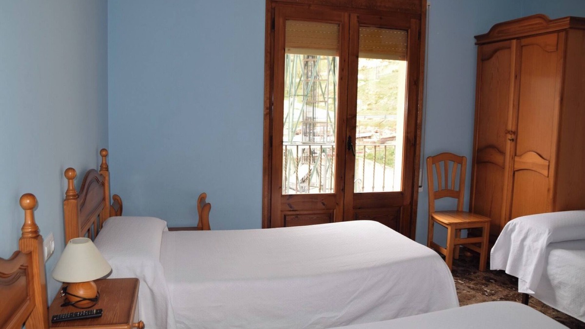 Villarluengo Apartment | Room 'Triple Con Balcón' with Balcony and Wi-Fi