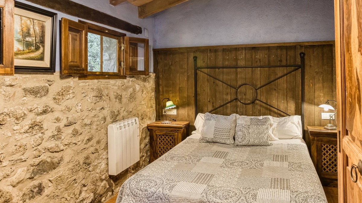 Montagut Apartment | Room 'Ull De Llebre' with Mountain View, Shared Pool and Shared Terrace