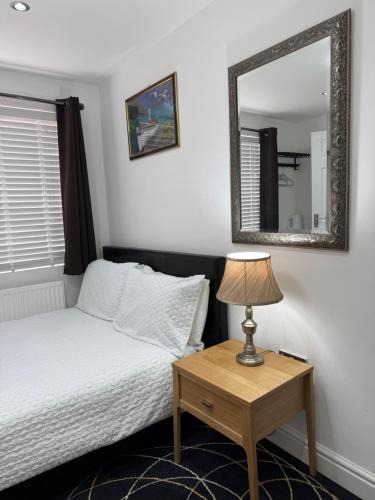 Ashford House | Room with en-suite facilities