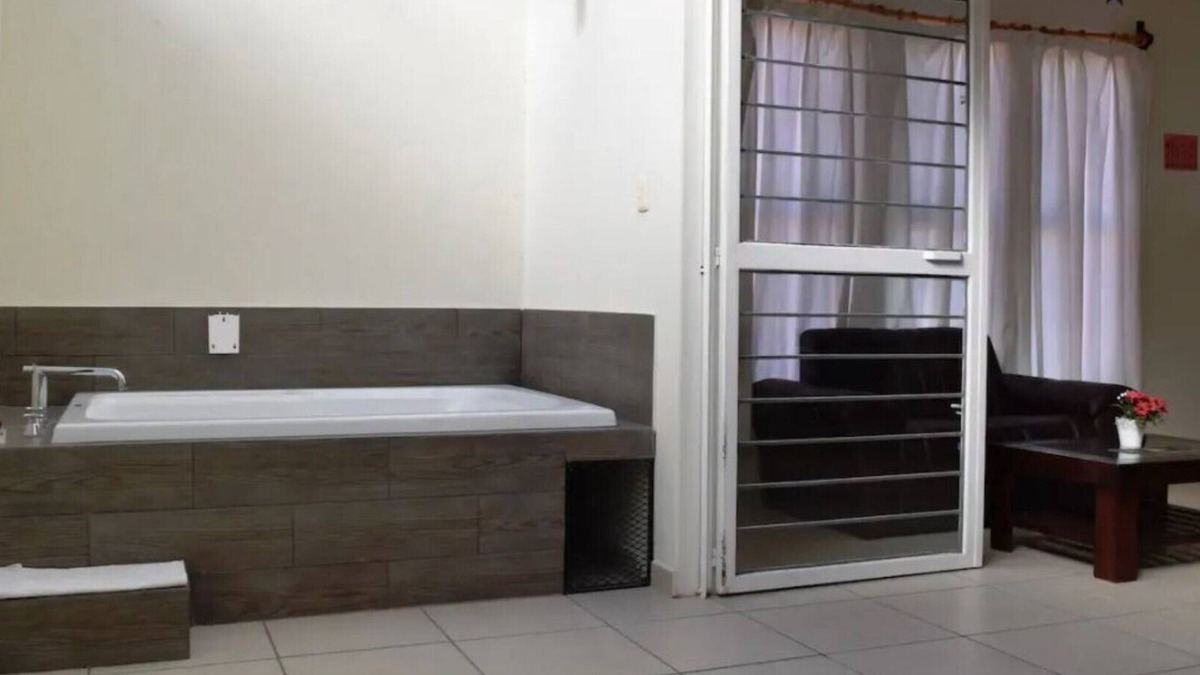 San Lorenzo Cacaotepec Apartment | ROOM WITH JACUZZI KING SIZE BED
