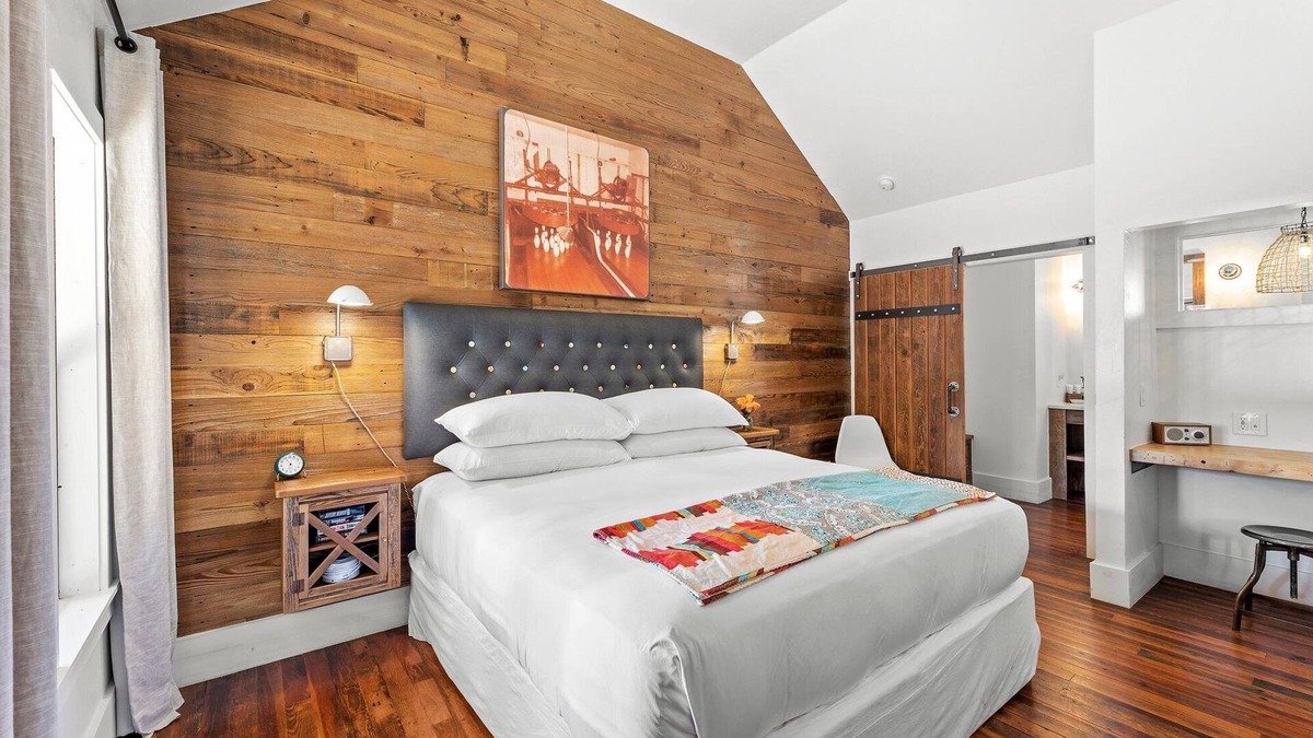Comfort Cabin | Room with One King Bed and Shared Patio