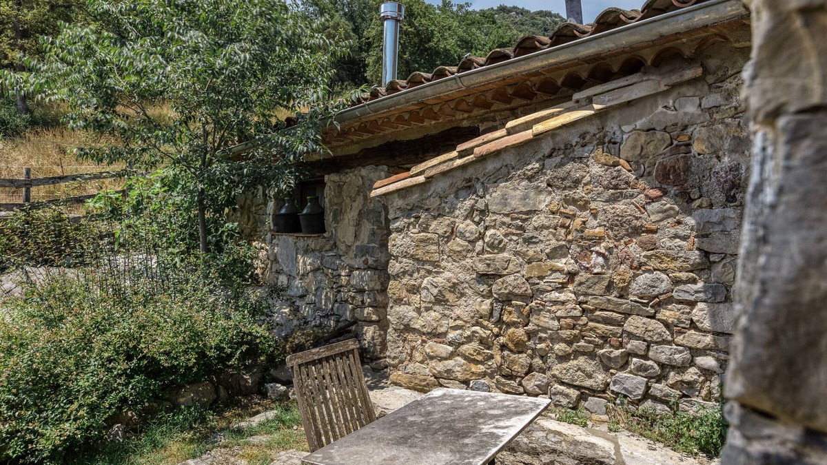 Montagut Apartment | Room 'Xarel·lo' with Mountain View, Shared Pool and Shared Terrace