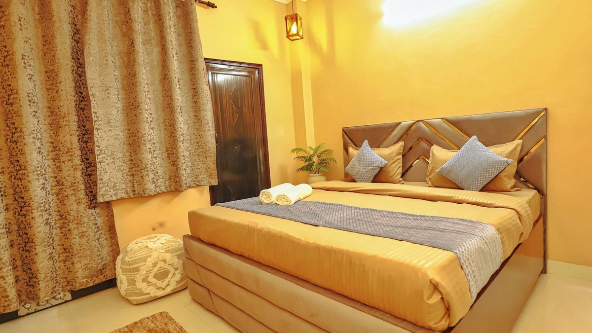 Janakpuri Hotel | Roomshala 069 Harshi Residency