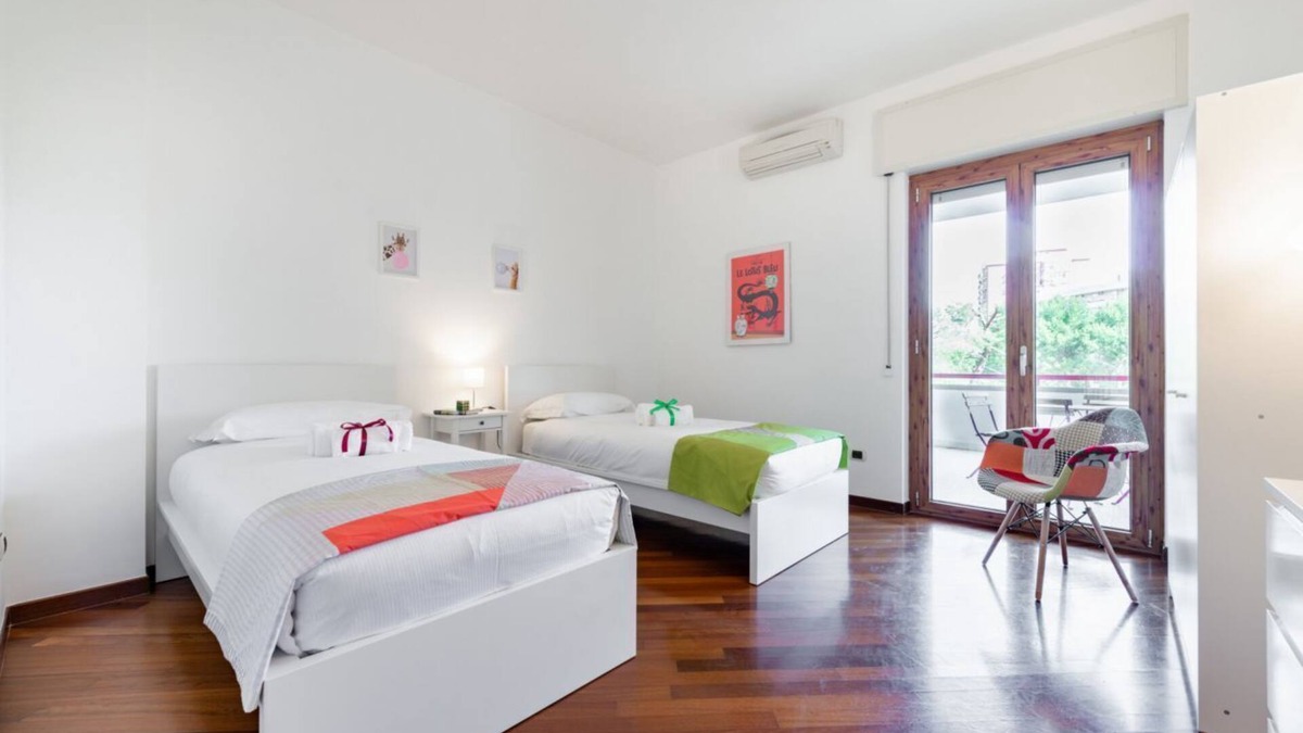 Municipio 2 Apartment | Roomy 125sqm Apartment with terrace and parking space!