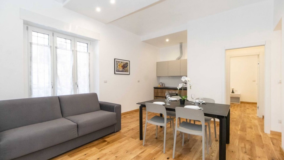 Cenisia Apartment | Roomy and comfortable apartment ideal for hosting up to 6 people is located in the Cenisia district, a quiet residential area, near the Turin Polytechnic campus and the Court, 2 km from Porta Susa station, and close to bus and metro lines for the city ce