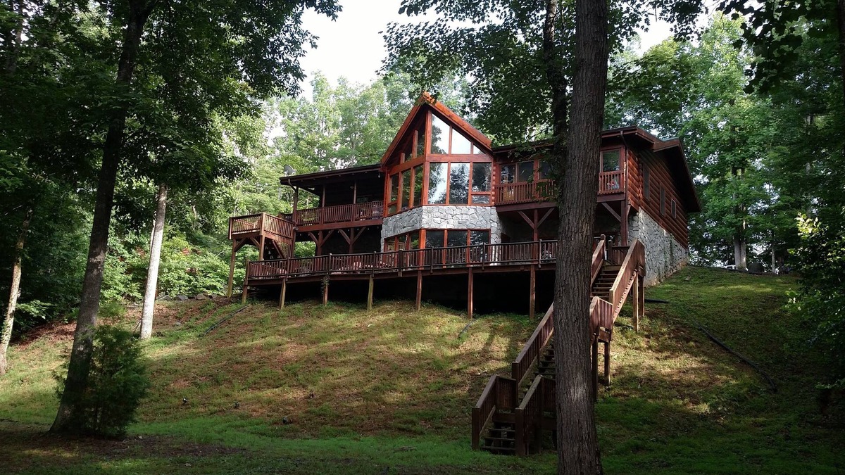 Rutherfordton Apartment | Roomy entire private lower level of log cabin on Green River, 6 min to TIEC.