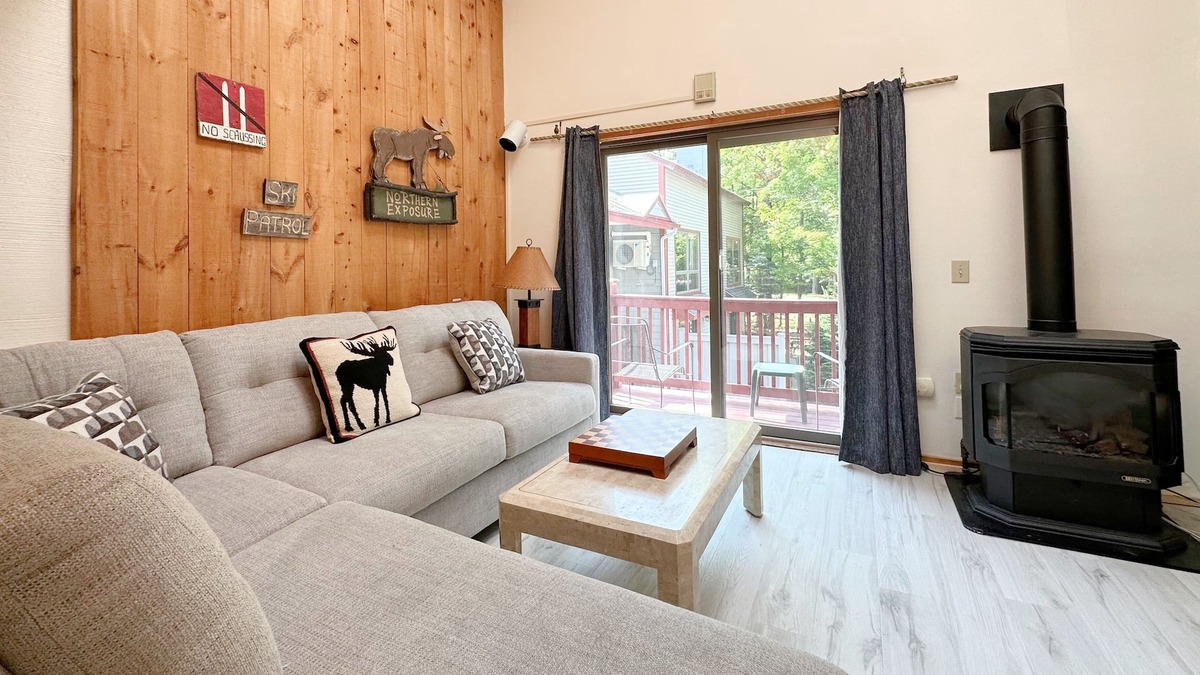 Bartlett Condo | Roomy Family Getaway at base of White Mountains - Sleeps 7!