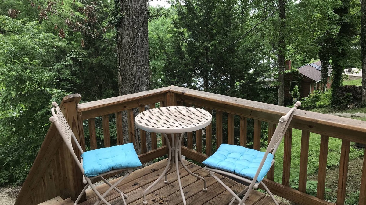 Princes Lakes House | Roomy lakefront cottage with private access to lake, 30+days rentals only