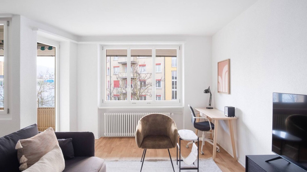 Oerlikon Apartment | Roomy Oerlikon 3.5 Room w/Parking, 1min to Train Station, by Blueground