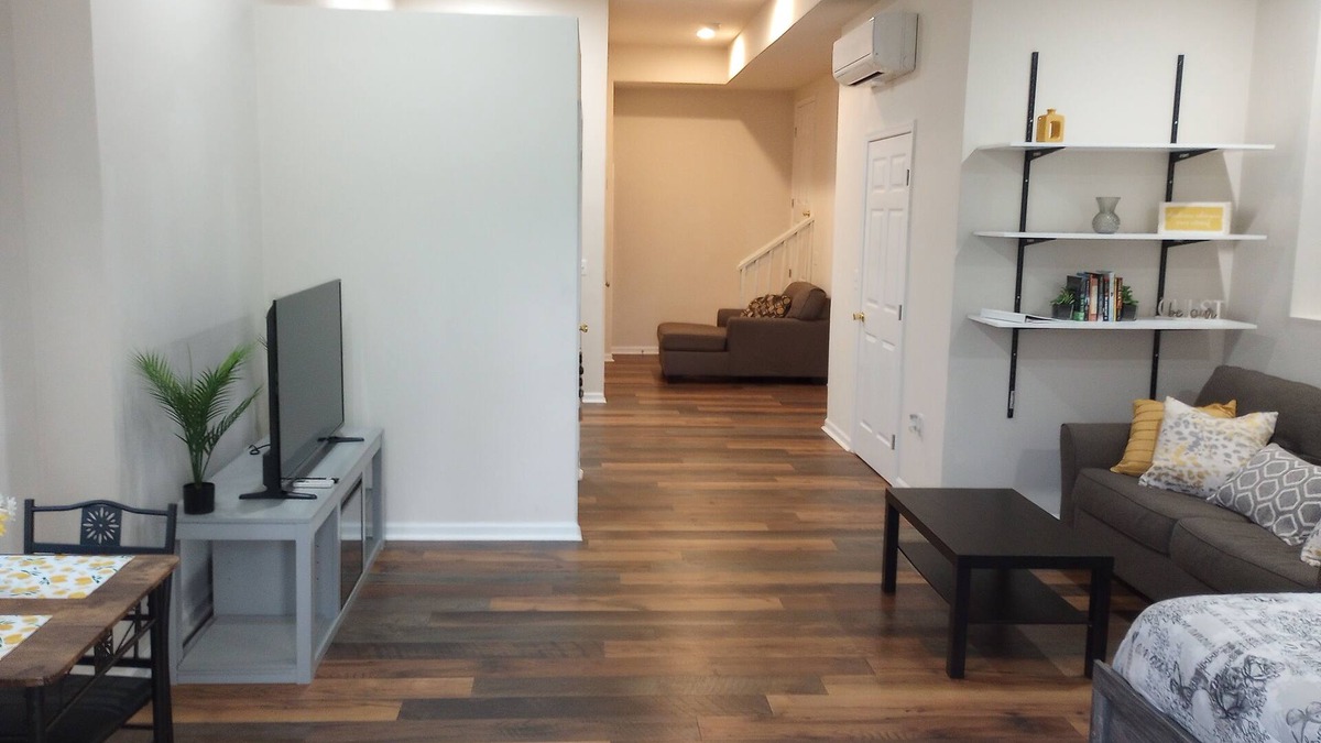 Fredericksburg Apartment | Roomy Studio Basment Apartment - 5 Min to Downtown