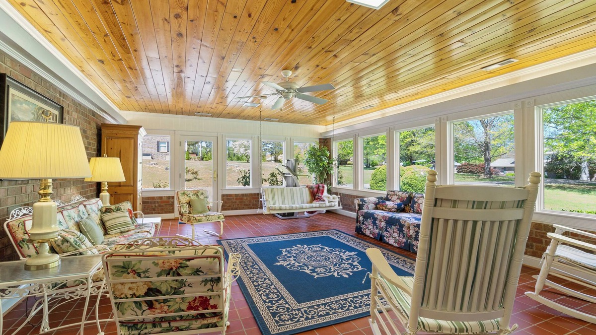 Athens - Sweetwater House | Roomy - Sunroom - Near Wedding Venues - 9 Acres