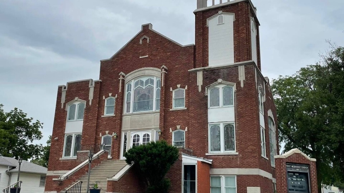 Eskridge House | Roomy vintage retreat/repurposed church/pet friendly