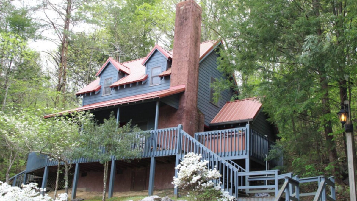 Townsend Cabin | Rooster's Perch Cabin at Country Manor Acres in Townsend, TN