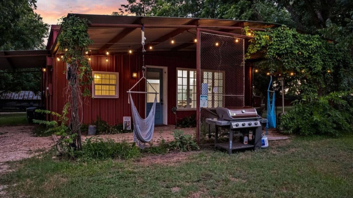 Prairie Lea House | RoosterHouse Countryside Pecan Farm 6ac SanMarcos