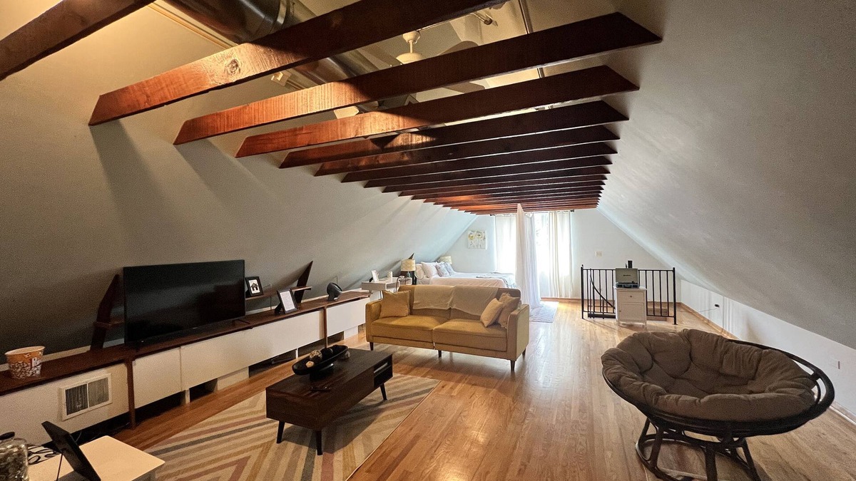 Wrigleyville Apartment | Root! Root! Root! For the Home Team in this Modern Studio