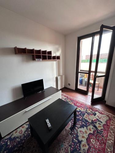 Primo Maggio Apartment | Rose 9 Palace
