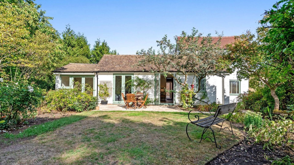 Bredons Norton Cottage | Rose Cottage, Bredons Norton - sleeps 8 guests in 3 bedrooms
