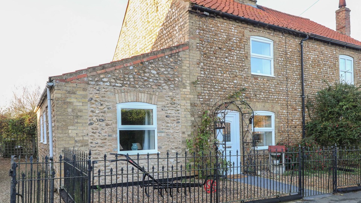 Stoke Ferry Cottage | ROSE COTTAGE, pet friendly, country holiday cottage in Downham Market
