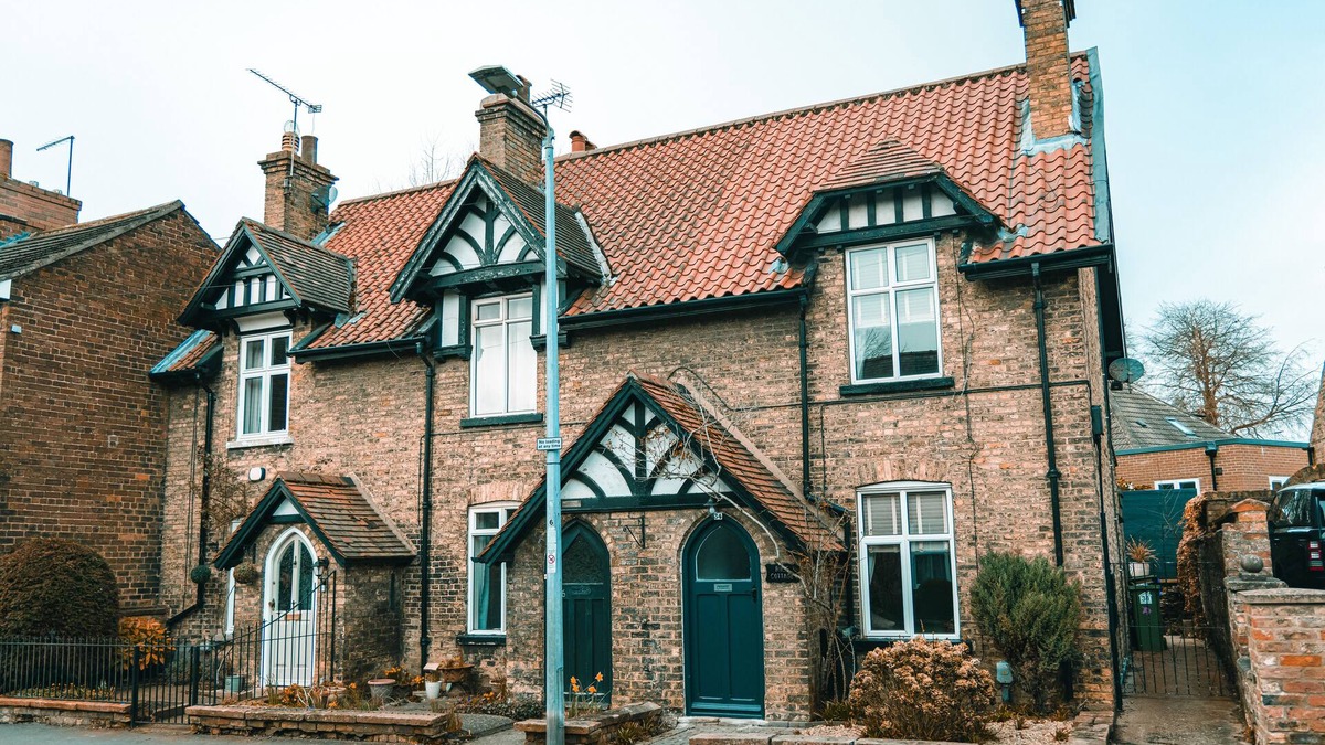 South Cave Cottage | ROSE COTTAGE, pet friendly, with a garden in South Cave