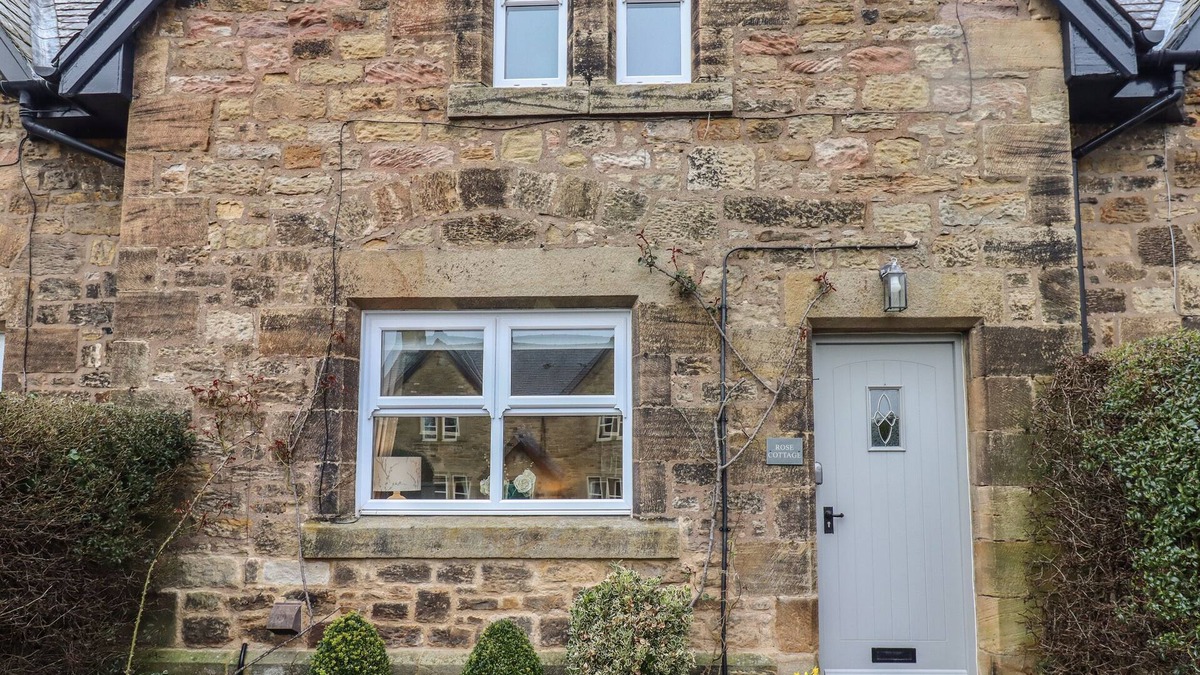 Lesbury Cottage | ROSE COTTAGE, with a garden in Alnmouth