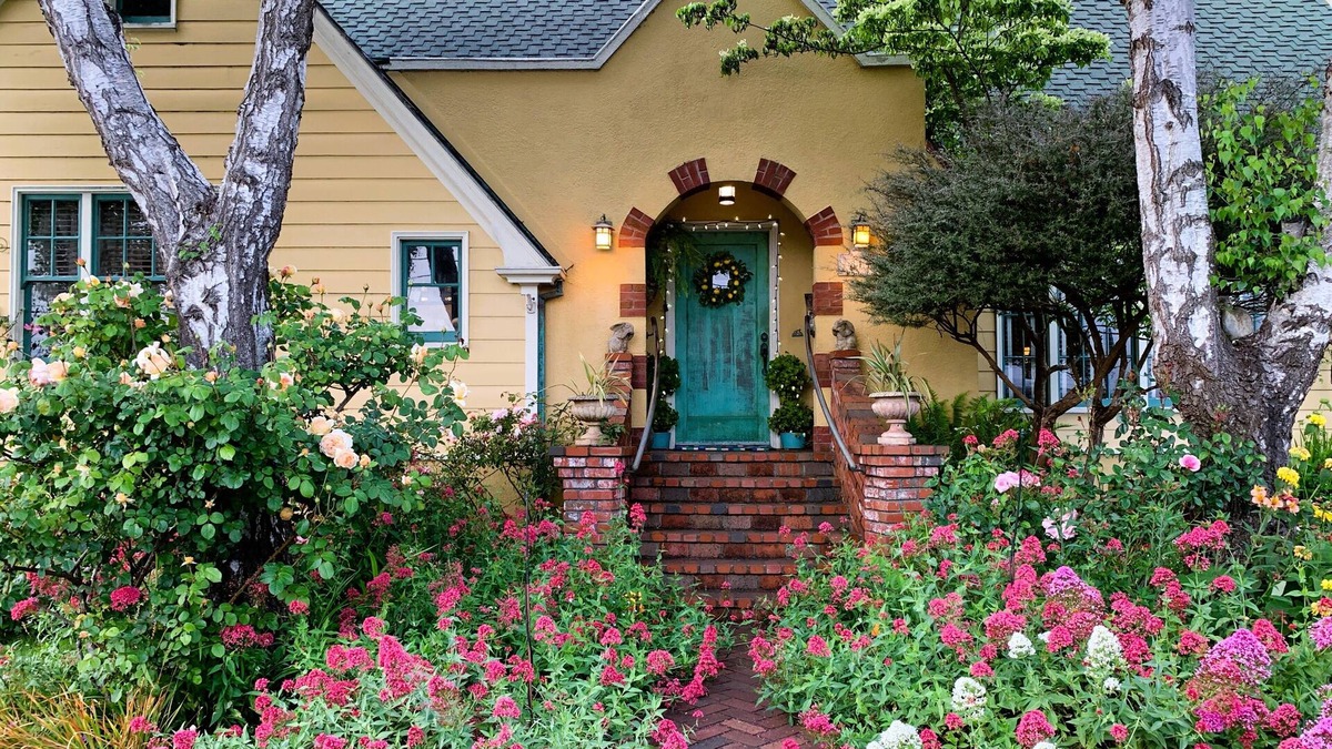 Arcata Cottage | Rose Court Cottage Garden Studio Near C.P.H. & Arcata Plaza
