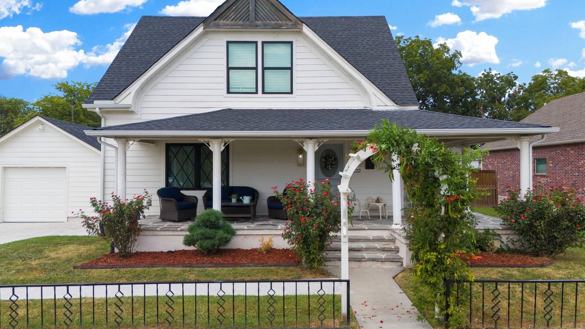Rose District House | Rose District- Historical home away from home