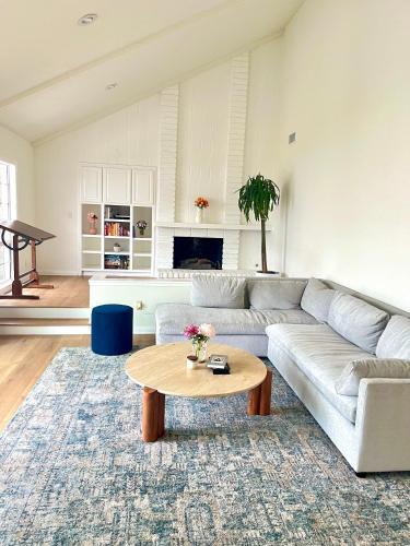 Thousand Oaks House | Rose Garden Home, Entire 4bdr 2bth House with Offices, Thousand Oaks