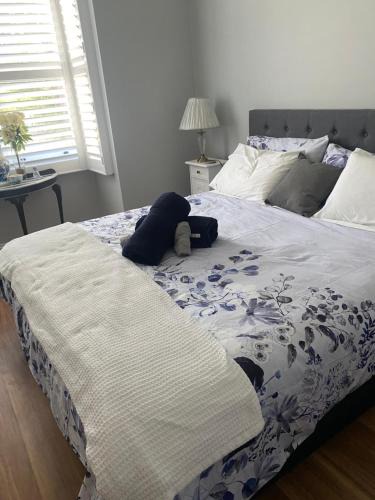 Dunolly House | Rose gold cottage