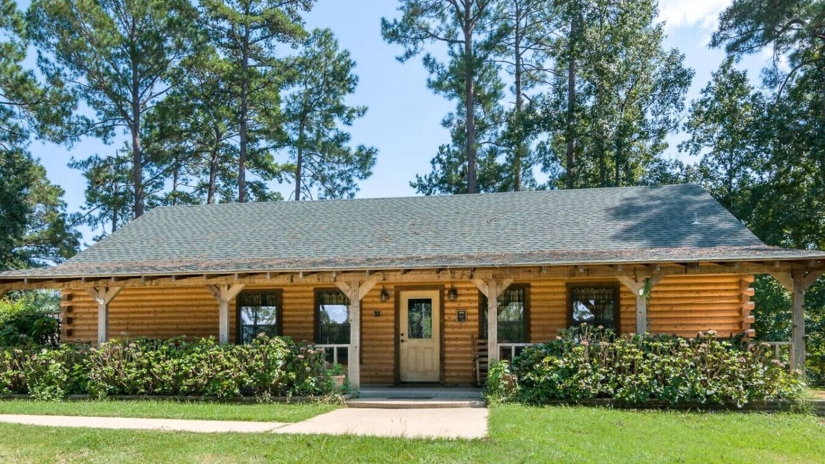 Woden Cabin | Rose Hall at Tall Timbers Retreat! Seats 75.