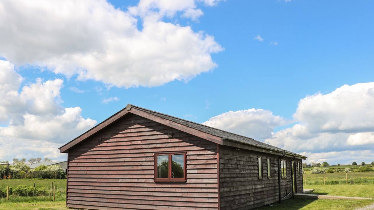 Sheriff Hutton Cottage | ROSE LODGE, family friendly, with a garden in Sheriff Hutton