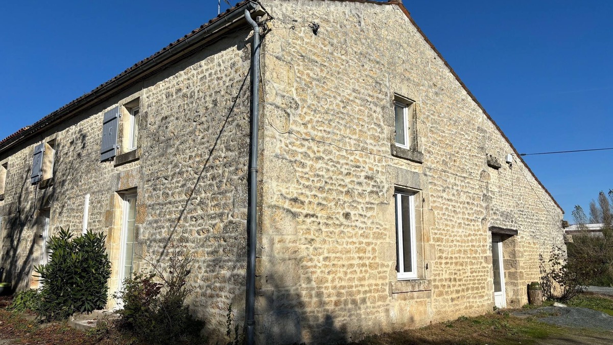 Fontenay-le-Comte House | Rose Trémière - Apt 3