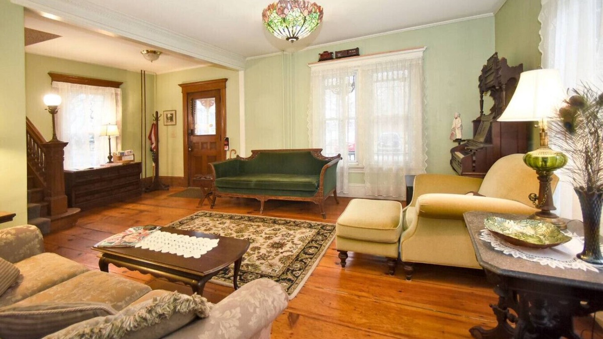 Shelburne Falls Apartment | Rose wisteria 4 guests 2 bedrooms-full+queen beds