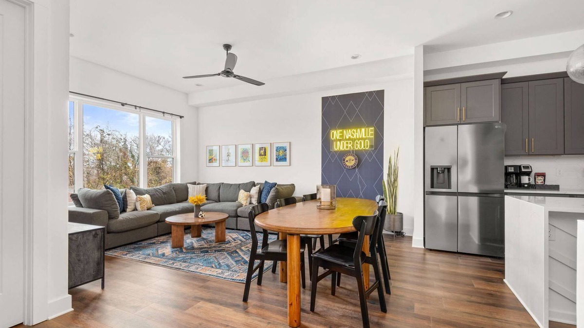 Hurwood Heights Condo | Rosedale ~ Huge New Condo ~ 3BR + Bonus ~ 3 Miles to Broadway ~ Near GEODIS Park