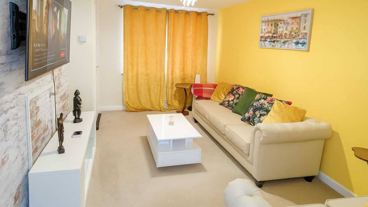 Sheffield Apartment | Rosengelyn Apartment - More Than A Stay, A memory.