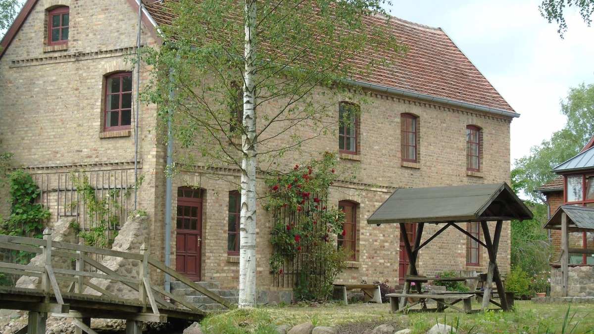 Gielow House | Rosenhaus (right) of the Liepen moated castle