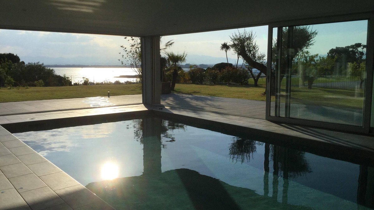 Roses Town Center Villa | Roses: Magnificent contemporary villa with an indoor pool