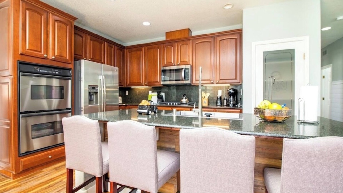 Roseville House | Roseville Resort With Salt Water Pool & Spa! Backyard BBQ, Fire Pit & Ping Pong.
