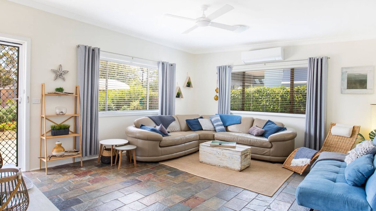 Callala Beach House | Roskell Retreat - Pet Friendly - 5 Mins Walk to Beach