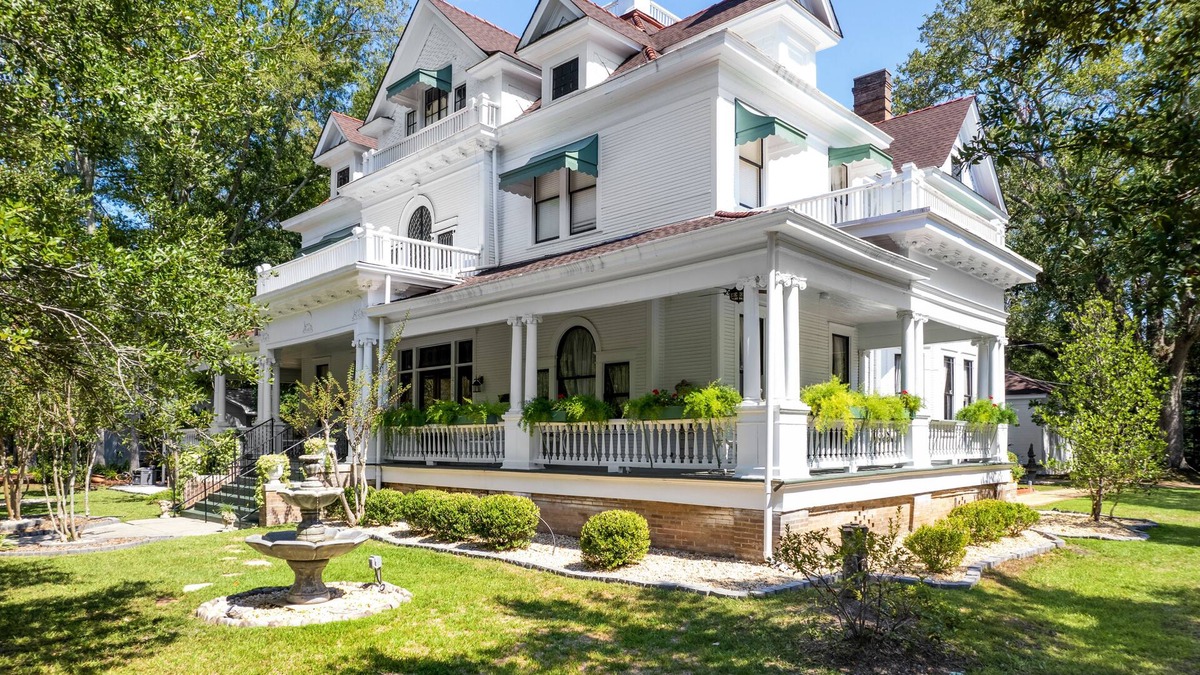 Hattiesburg Bed & Breakfast | Ross Mansion Bed & Breakfast and Events