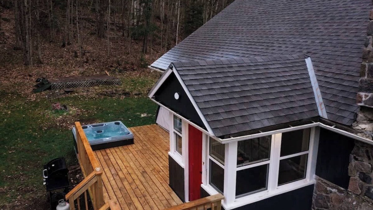 Muskoka Lakes House | Rosseau Retreat With Hot Tub