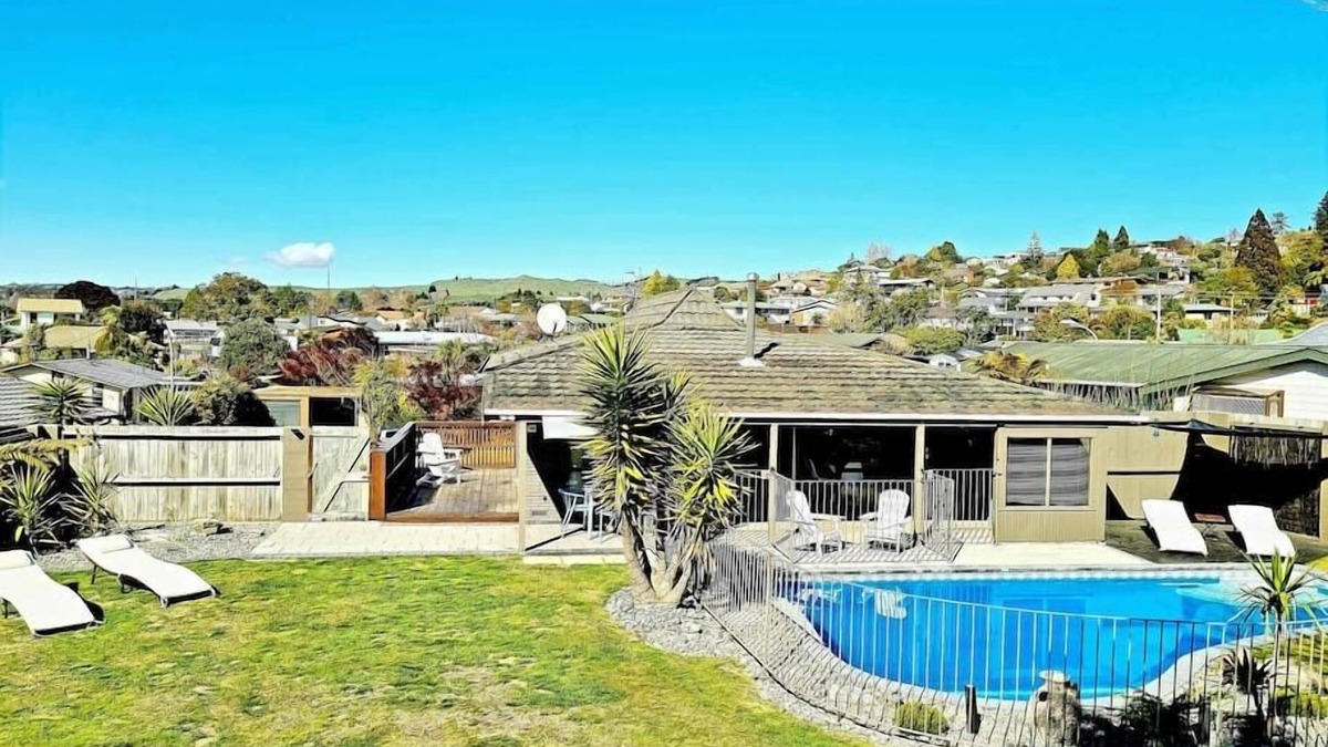 Rotorua House | Rotorua Paradise,heated pool,2×65" TVs,now 30% off