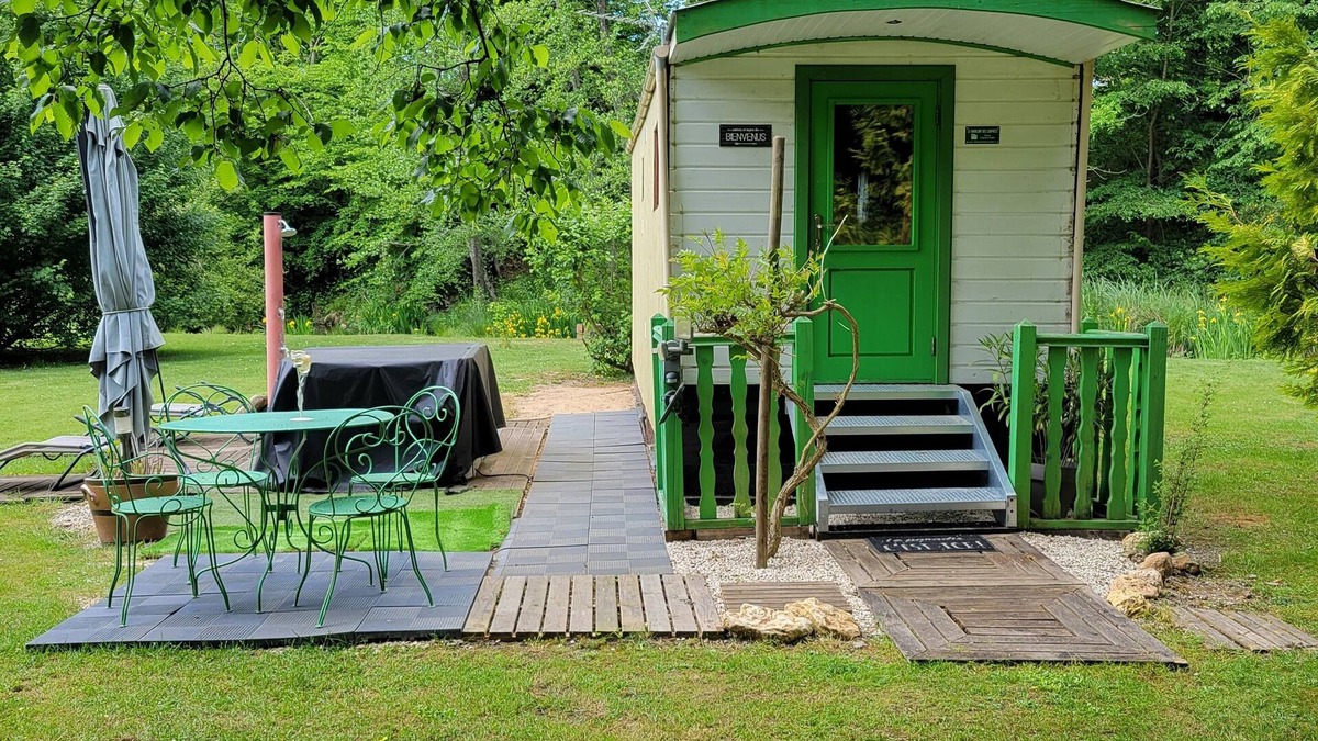 Bonny-sur-Loire House | Roulotte at Moulin de la Fontaine with SPA, river and fishing pond
